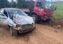 Colisão frontal entre carro e caminhão deixa duas pessoas feridas na zona rural