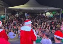 Acendimento das luzes de Natal encanta comunidade e marca chegada do Papai Noel