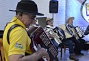 Tradicional festa do dia dos pais reúne dezenas de idosos no Salão Comunitário