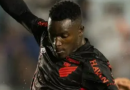 Viveros marca duas vezes e Athletico-PR vence o Santos na Vila Belmiro