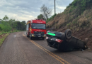 Condutor sai ileso após capotamento na Linha Santa Terezinha