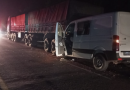 Colisão entre van e carreta deixa trabalhadores feridos na BR-282