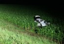 Carro vai parar em plantação após colisão contra caminhão na BR-282 em Faxinal dos Guedes