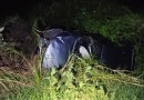 Mulher dorme ao volante e capota veículo no Oeste