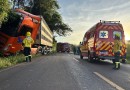 Acidente entre carro e carreta mobiliza bombeiros na SC-496