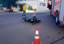 Colisão entre carro e moto deixa motociclista ferida no centro