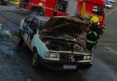 Mulher coloca fogo em carro após polícia informar que recolheria veículo no Oeste
