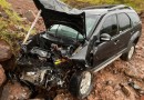 Homem sai da pista e bate contra pedras no interior