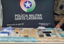 Homens são presos com cerca de R$ 25 mil e diversas drogas em Chapecó