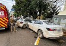 Carro desgovernado causa colisão e danifica três veículos