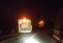 Caminhão de lixo colide contra ponte após apresentar problemas mecânicos