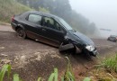 Motorista capota veículo e é encontrado 8h depois de acidente