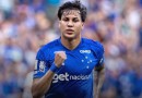 Cruzeiro sofre apagão, leva susto, mas vence a lanterna Chapecoense