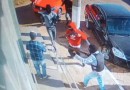 Criminosos fazem cordão humano com clientes e funcionários e assaltam agência bancária