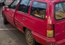 Motorista embriagado invade contramão, bate em carros estacionados e é preso