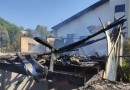 Casa é destruída por incêndio e morador tem queimaduras