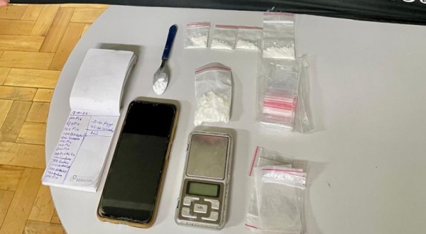 Homem é preso por tráfico de drogas e corrupção de menor