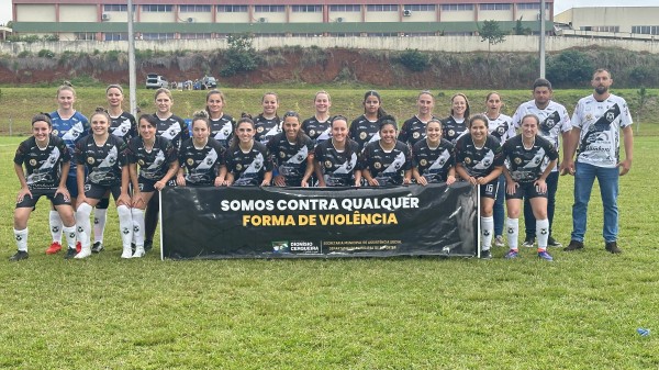 Campeonato de futebol de campo feminino inicia com seis equipes e homenagem pelo Dia da Mulher