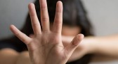 Mulheres vítimas de violência podem solicitar medida protetiva de forma online