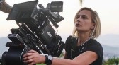 Diretora de fotografia morre ao ser atingida por disparo em gravação