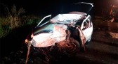 Quatro pessoas ficam presas às ferragens e duas delas morrem em grave acidente
