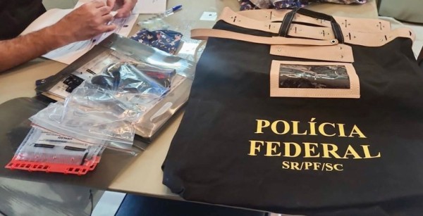 PF deflagra operação contra desvio milionário e apreende carro de luxo