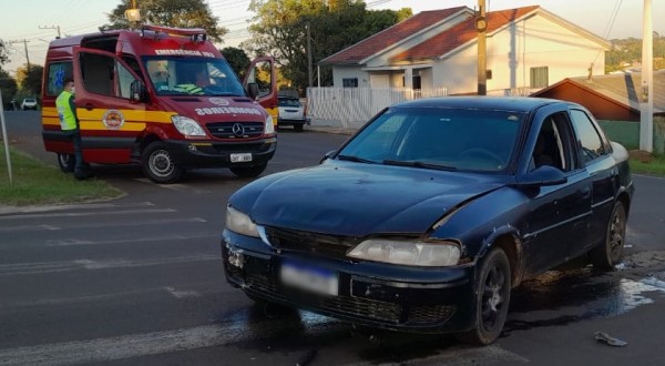 Colisão entre dois automóveis é registrada no Bairro Salete