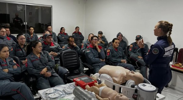Bombeiros realizam treinamento de atendimento pré-hospitalar para aprimorar resposta a emergências
