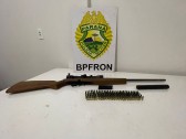 Polícia Militar realiza abordagem em Santo Antônio do Sudoeste durante Operação Hórus e apreende rifle cal. 22