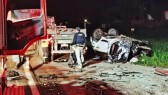 Carro bate de frente contra caminhão e acidente deixa três mortos na BR-280