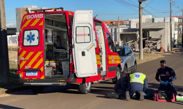 Jovem de 19 anos sofre queda de moto no Lago das Nações