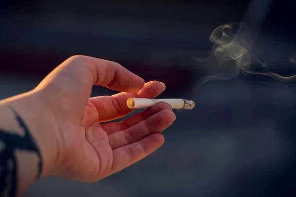 Deputado propõe proibir cigarros para pessoas nascidas após 2009