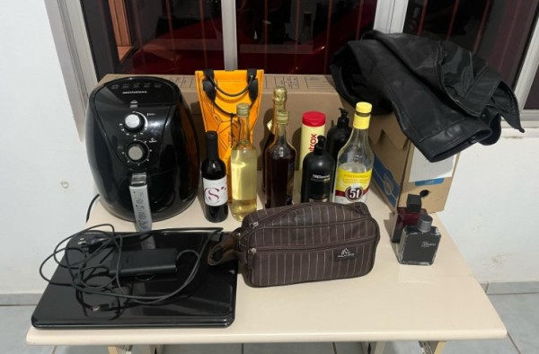 Casal furta air fryer, caixas de leite, carne e outros itens no Meio-Oeste