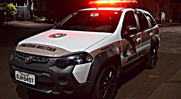 Mulher com bebê no colo é agredida com soco no rosto pelo ex-marido em conveniência