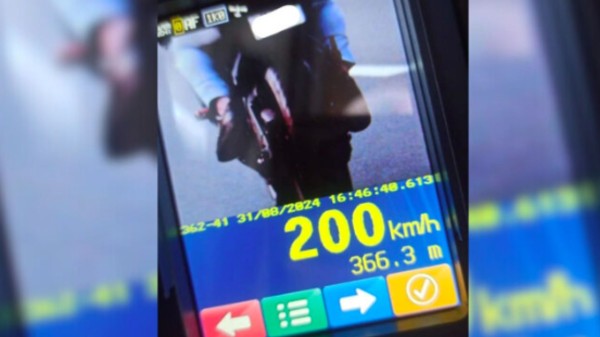Motociclista desafia a morte e é flagrado a 200 quilômetros por hora em rodovia de SC