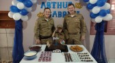 Policiais militares fazem surpresa para menino de aniversário em São Miguel Da Boa Vista