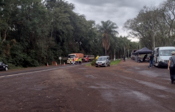 Gravação de série da Netflix interrompe trânsito na PR 497 em São Miguel do Iguaçu