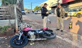 Homem fica ferido após colisão entre carro e motocicleta