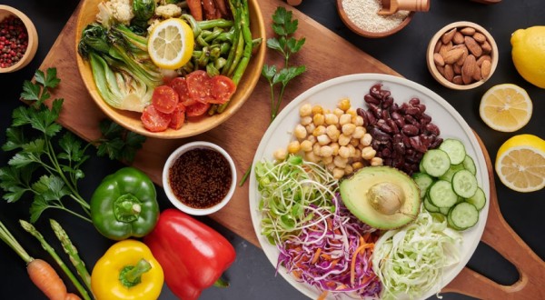 Os 6 melhores alimentos para o cérebro, segundo professora de Harvard