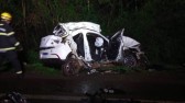 Motorista e passageiras morrem em acidente entre carro e carreta na BR-282