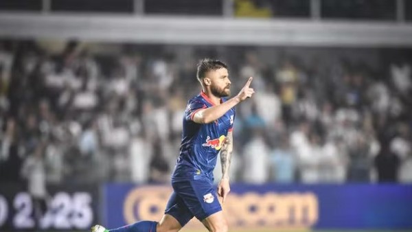 Sob protestos da torcida, Santos é derrotado pelo Bragantino no Brasileirão