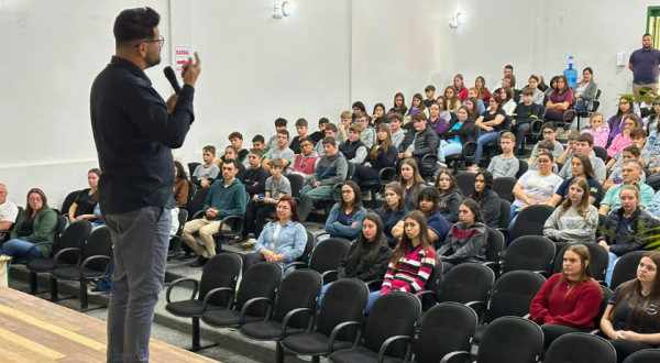 Palestra sobre valorização da vida marca ações do Setembro Amarelo