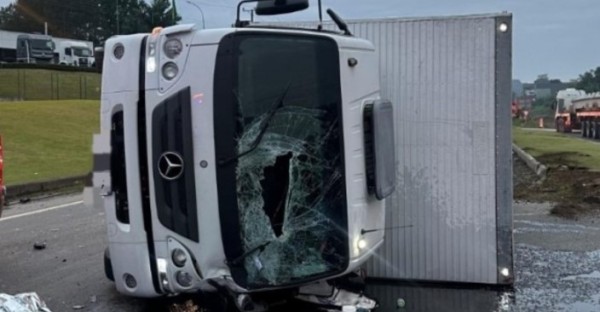 Gestante de 9 meses morre em grave acidente de trânsito na BR-470