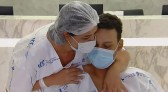 Mãe doa rim para o filho com doença crônica: 'Dando de novo a vida'