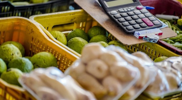 Inflação sobe 0,44% puxada pela alta nos preços da energia e alimentação