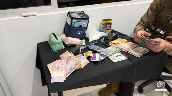 Empresário é preso com drogas, animais silvestres e quase R$ 50 mil em espécie