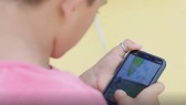 Senado aprova projeto para restringir uso de celular em escolas