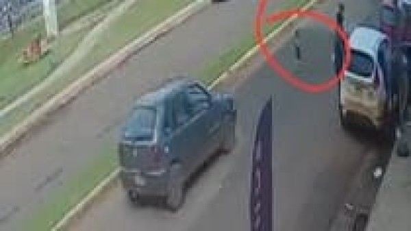 Criança fica ferida ao ser atropelada na rua do Lago em irigoyen