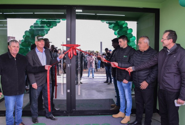 Supermercado Coagro inaugura em Barracão