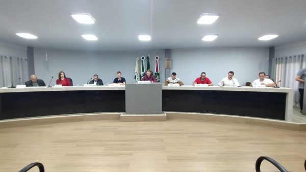 Câmara de vereadores realiza Sessão com entrega de Moções